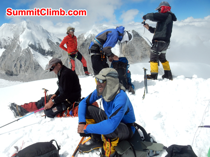 Relaxing in camp sight. Photo Erik